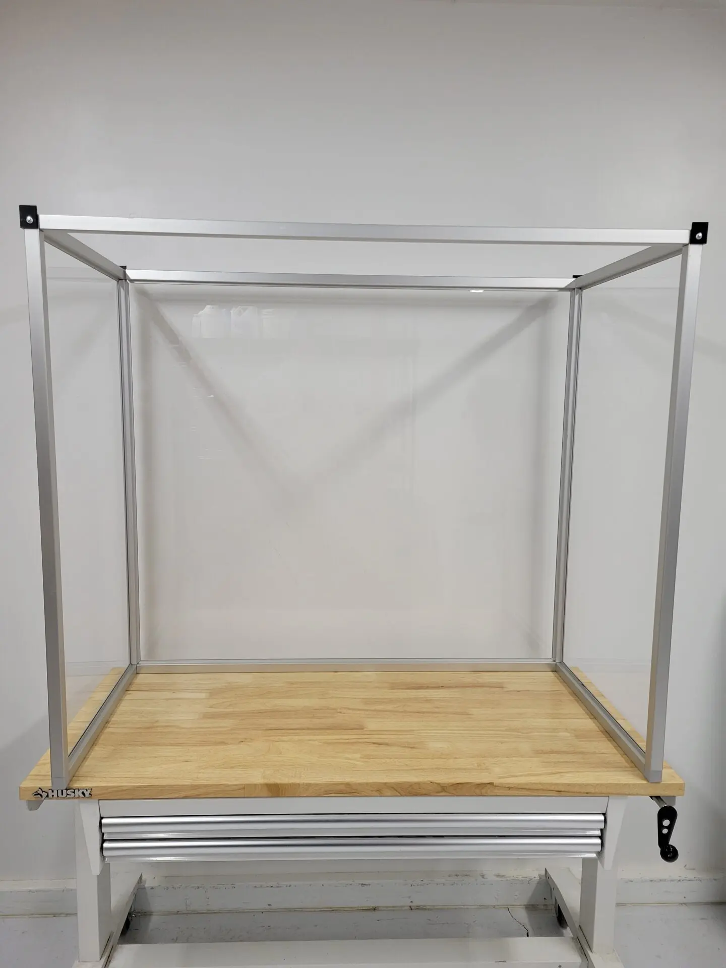 Vertical flow cabinet for 2×4 flowhood